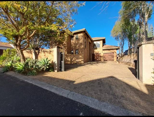 5 BEDROOM HOUSE FOR SALE IN AMBERFIELD